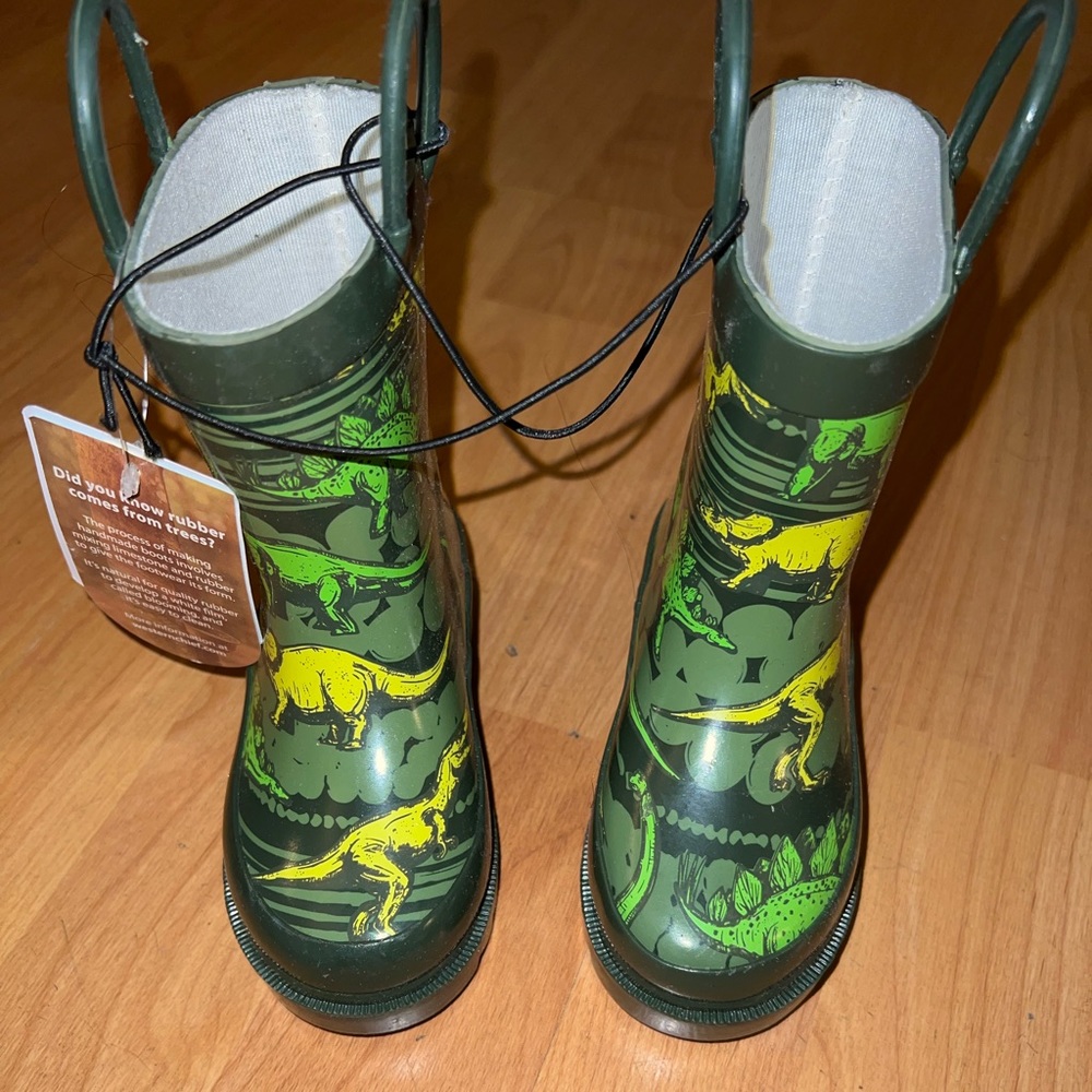Western Chief Unisex-Child Waterproof Dino Printed Rain Boot. Size 5/6 toddler